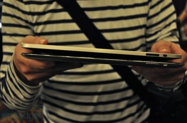 Width comparison between iPad and iPad 2 mockup