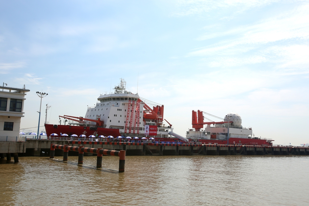 China icebreaker